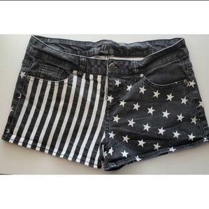 Forever 21 black Striped & Stars Denim Shorts 28